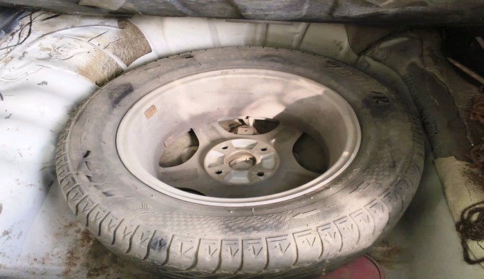 2012 Chevrolet Optra Magnum LT 1.6, Petrol, Manual, 99,605 km, tyre