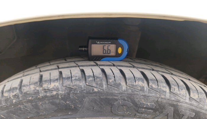 2020 Datsun Redi Go T, CNG, Manual, 75,725 km, tyre