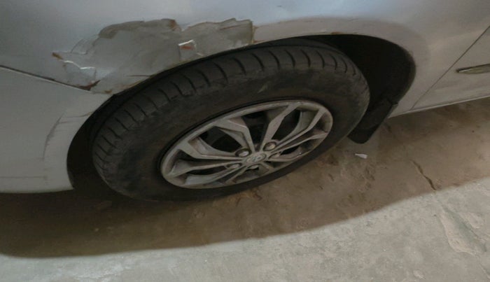 2011 Skoda Fabia AMBITION 1.2 MPI, Petrol, Manual, 1,08,503 km, tyre