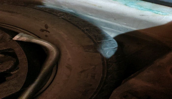 2011 Skoda Fabia AMBITION 1.2 MPI, Petrol, Manual, 1,08,503 km, tyre