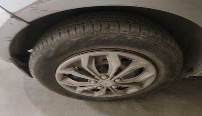 2011 Skoda Fabia AMBITION 1.2 MPI, Petrol, Manual, 1,08,503 km, tyre