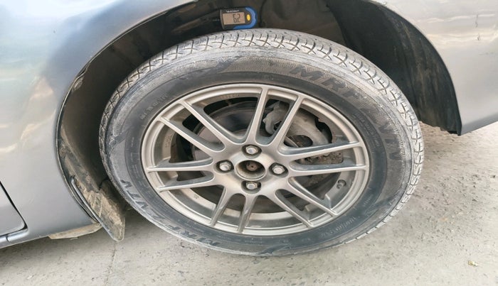 2016 Toyota Etios Liva VX, Petrol, Manual, 19,804 km, tyre