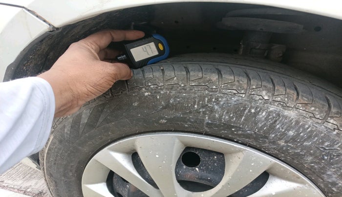 2015 Maruti Swift Dzire VXI, Petrol, Manual, 1,56,543 km, tyre