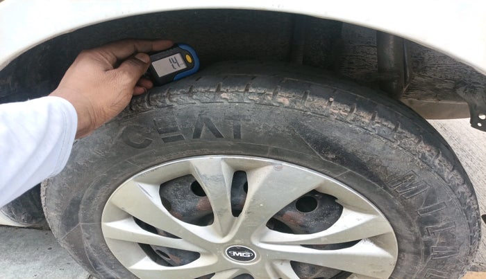 2015 Maruti Swift Dzire VXI, Petrol, Manual, 1,56,543 km, tyre