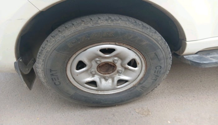 2014 Tata Safari Storme 2.2 LX 4X2, Diesel, Manual, 1,08,654 km, tyre