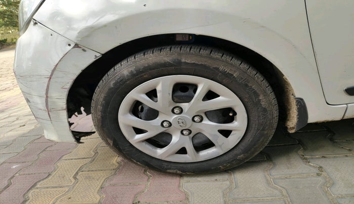 2017 Hyundai Grand i10 SPORTZ (O) 1.2 KAPPA VTVT, Petrol, Manual, 76,060 km, tyre