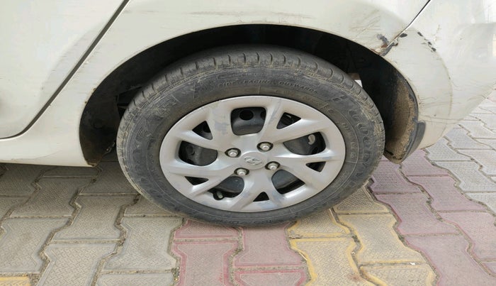 2017 Hyundai Grand i10 SPORTZ (O) 1.2 KAPPA VTVT, Petrol, Manual, 76,060 km, tyre