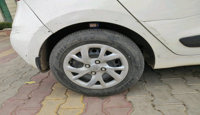 2017 Hyundai Grand i10 SPORTZ (O) 1.2 KAPPA VTVT, Petrol, Manual, 76,060 km, tyre