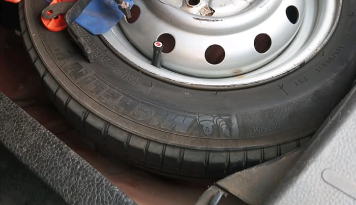 2012 Maruti Wagon R 1.0 LXI, Petrol, Manual, 1,81,416 km, tyre