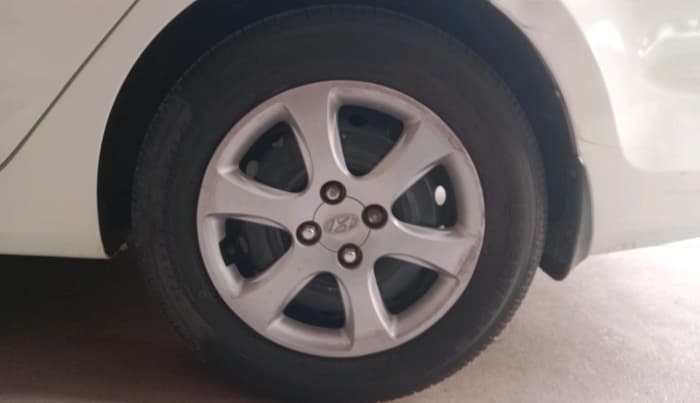 2012 Hyundai Verna FLUIDIC 1.4 VTVT, Petrol, Manual, 56,392 km, tyre