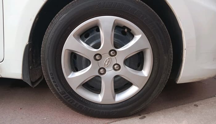 2012 Hyundai Verna FLUIDIC 1.4 VTVT, Petrol, Manual, 56,392 km, tyre