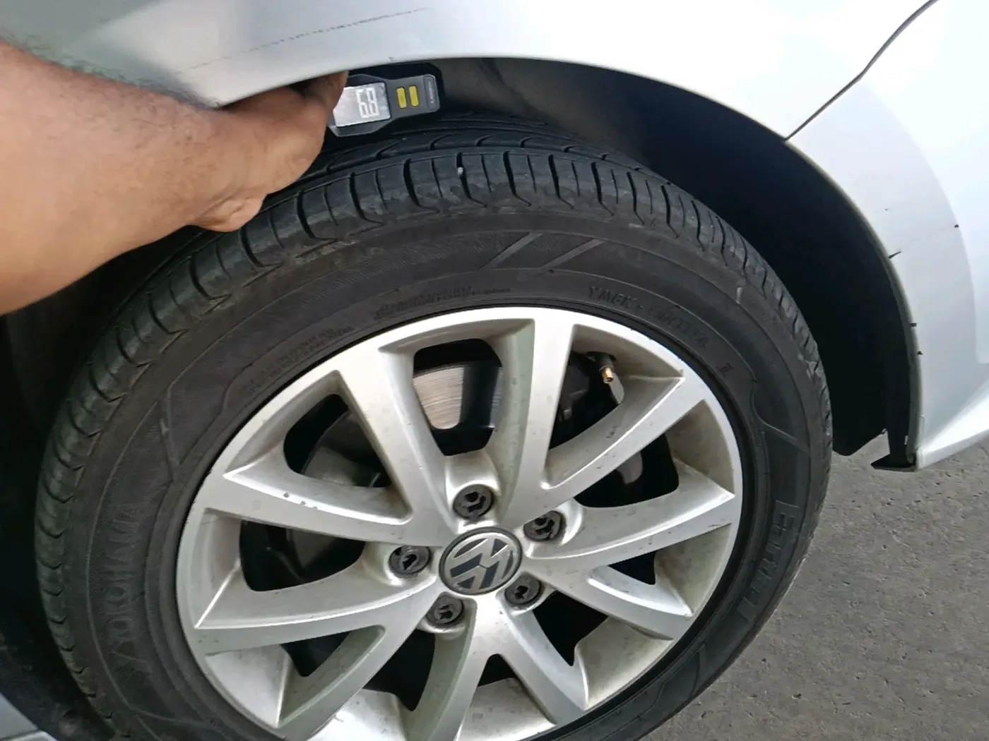 2016 Volkswagen Jetta COMFORTLINE TDI, Diesel, Manual, 2,46,740 km, tyre