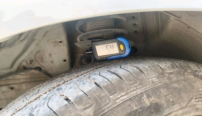 2019 Maruti Swift LXI, CNG, Manual, 60,152 km, tyre