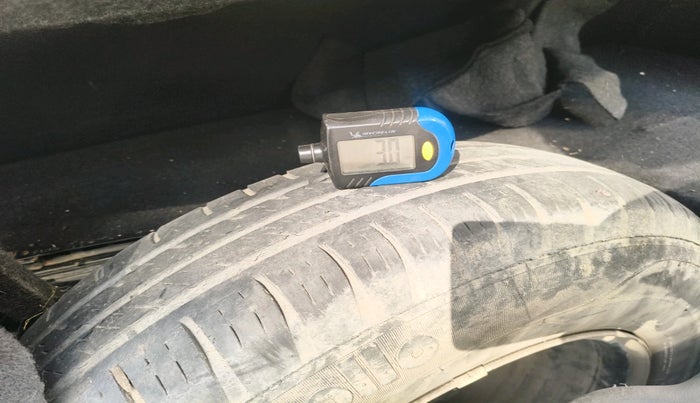 2019 Maruti Swift LXI, CNG, Manual, 60,152 km, tyre