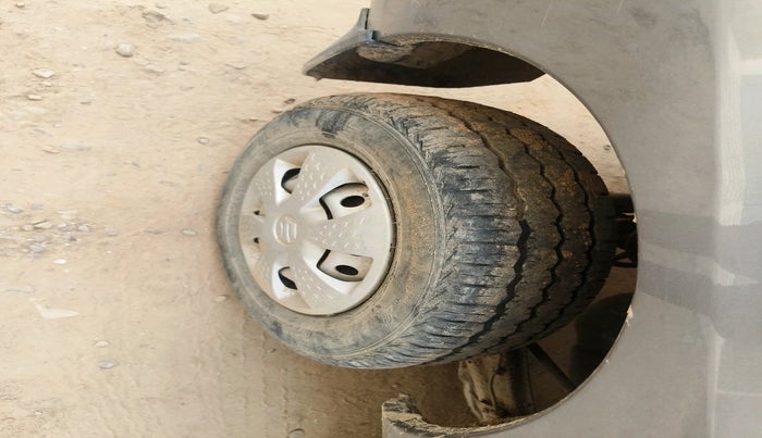 2022 Maruti Eeco 5 STR AC, Petrol, Manual, 26,411 km, tyre