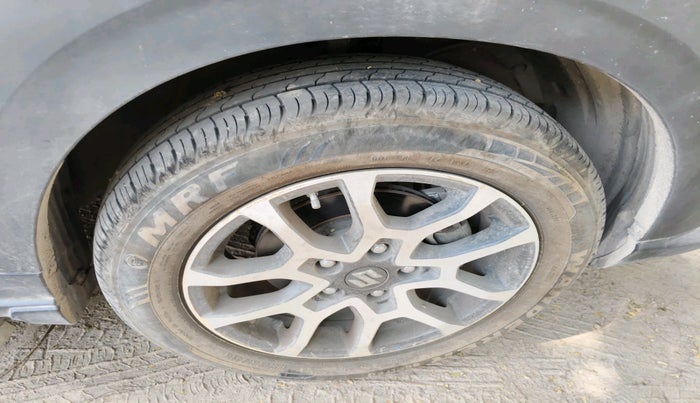 2023 Maruti XL6 ALPHA PLUS MT DUAL TONE, Petrol, Manual, 7,035 km, tyre