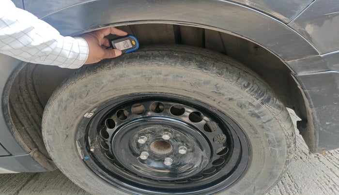 2017 Maruti S Cross ZETA 1.3, Diesel, Manual, 1,02,804 km, tyre