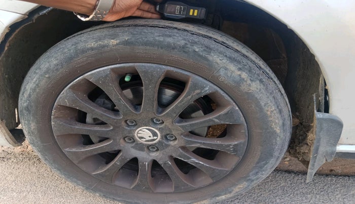 2015 Skoda Rapid 1.5 TDI CR ELEGANCE AT, Diesel, Automatic, 1,51,606 km, tyre