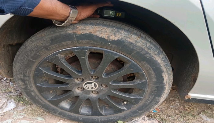 2015 Skoda Rapid 1.5 TDI CR ELEGANCE AT, Diesel, Automatic, 1,51,606 km, tyre