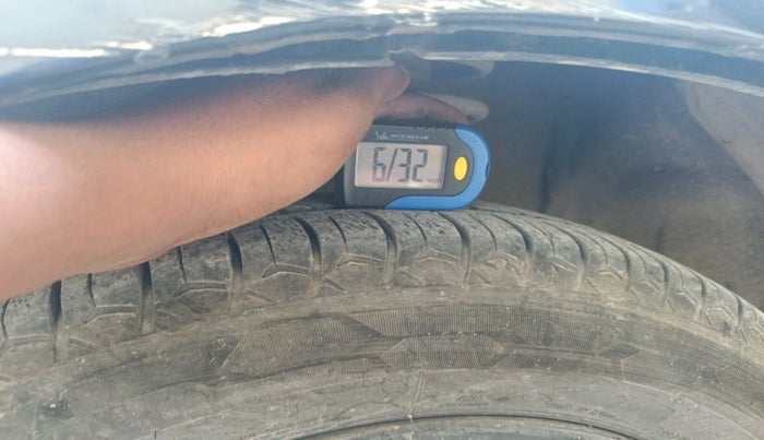 2012 Hyundai Accent EXECUTIVE, Petrol, Manual, 1,55,683 km, tyre