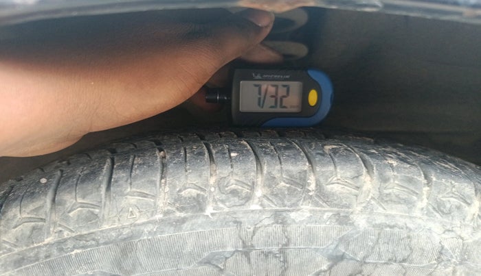 2012 Hyundai Accent EXECUTIVE, Petrol, Manual, 1,55,683 km, tyre