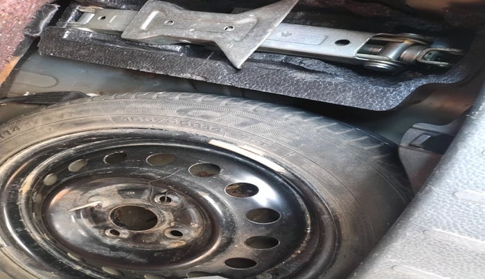 2013 Maruti Wagon R 1.0 VXI, Petrol, Manual, 50,281 km, tyre