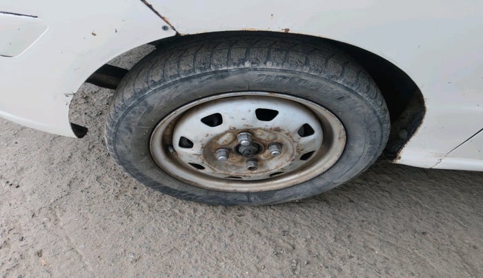 2011 Hyundai Santro Xing GL PLUS, CNG, Manual, 1,23,713 km, tyre