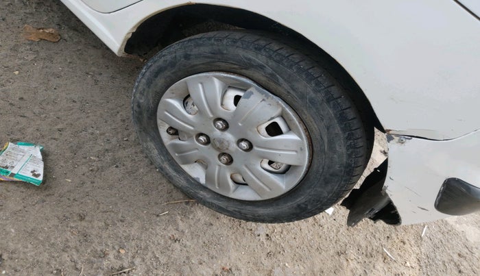 2011 Hyundai Santro Xing GL PLUS, CNG, Manual, 1,23,713 km, tyre