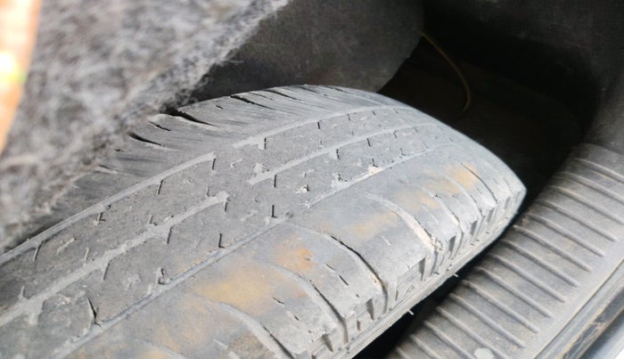 2011 Hyundai Santro Xing GL PLUS, CNG, Manual, 1,23,713 km, tyre