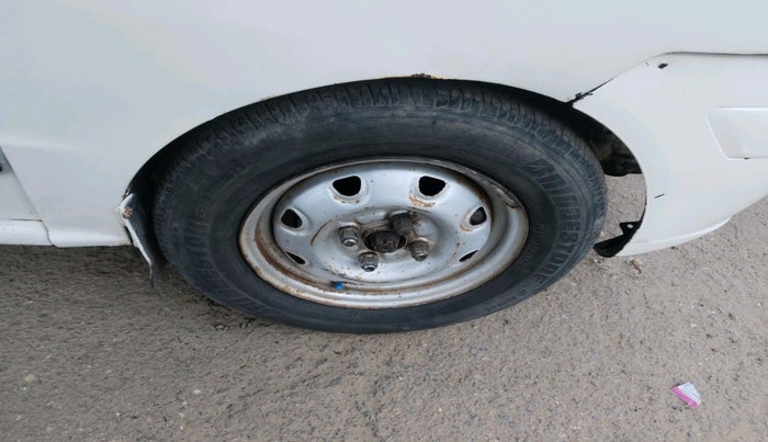 2011 Hyundai Santro Xing GL PLUS, CNG, Manual, 1,23,713 km, tyre