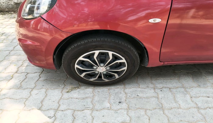 2016 Nissan Micra Active XV SAFETY PACK, Petrol, Manual, 1,11,291 km, tyre