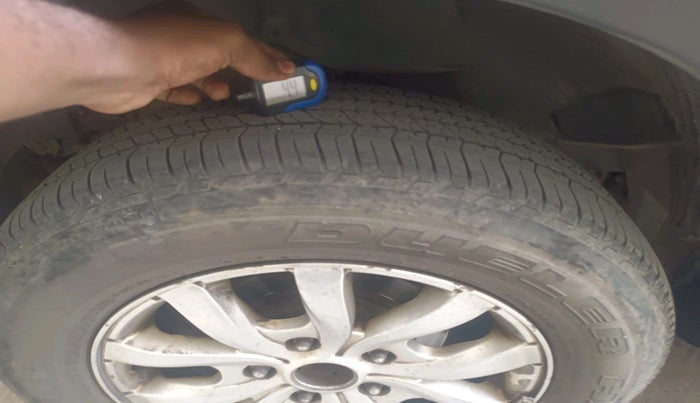 2017 Mahindra XUV500 W8, Diesel, Manual, 64,321 km, tyre