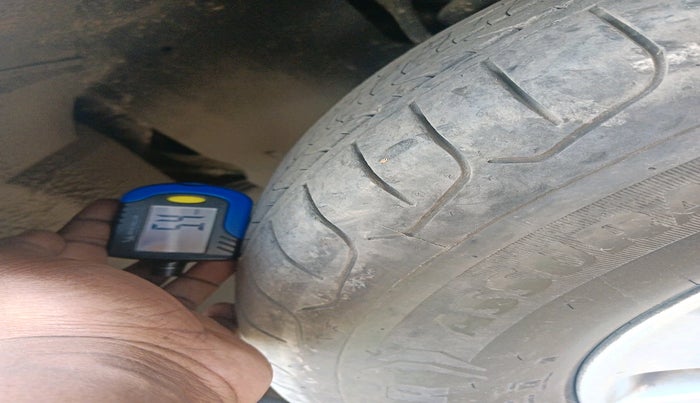 2018 Toyota Innova Crysta 2.7 GX 8 STR, Petrol, Manual, 66,035 km, tyre