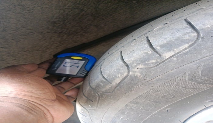 2018 Toyota Innova Crysta 2.7 GX 8 STR, Petrol, Manual, 66,035 km, tyre