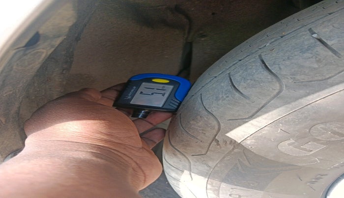 2018 Toyota Innova Crysta 2.7 GX 8 STR, Petrol, Manual, 66,035 km, tyre