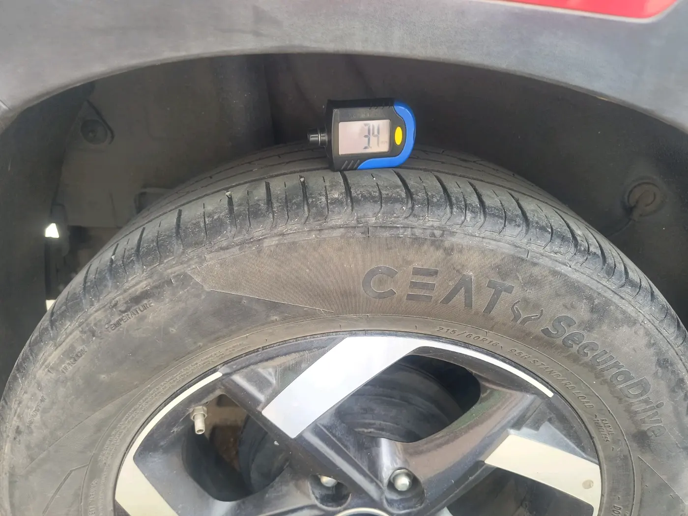 2022 Hyundai VENUE SX 1.5 (O) CRDI DUAL TONE, Diesel, Manual, 53,875 km, tyre