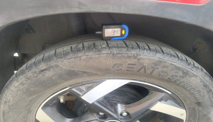 2022 Hyundai VENUE SX 1.5 (O) CRDI DUAL TONE, Diesel, Manual, 53,875 km, tyre