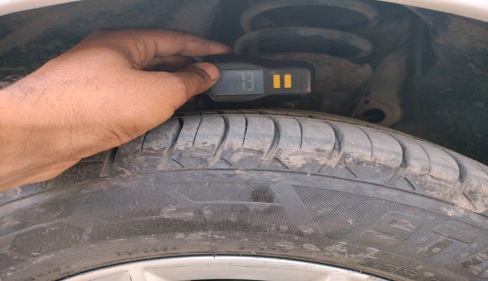 2016 Skoda Octavia 2.0 TDI CR AMBITION AT, Diesel, Automatic, 2,22,935 km, tyre