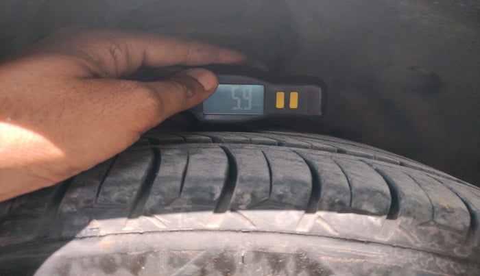 2016 Skoda Octavia 2.0 TDI CR AMBITION AT, Diesel, Automatic, 2,22,935 km, tyre