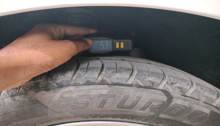 2016 Skoda Octavia 2.0 TDI CR AMBITION AT, Diesel, Automatic, 2,22,935 km, tyre