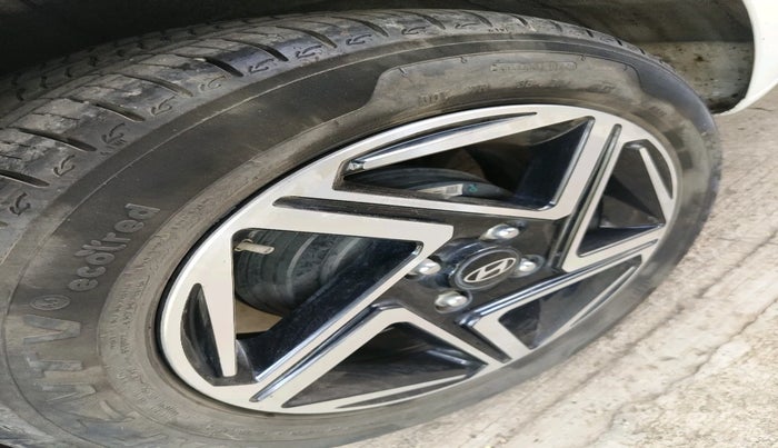 2023 Hyundai GRAND I10 NIOS ASTA AMT 1.2 KAPPA VTVT, Petrol, Automatic, 21,830 km, tyre