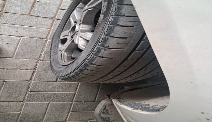 2016 Mahindra TUV300 T6 PLUS, Diesel, Manual, 2,01,516 km, tyre