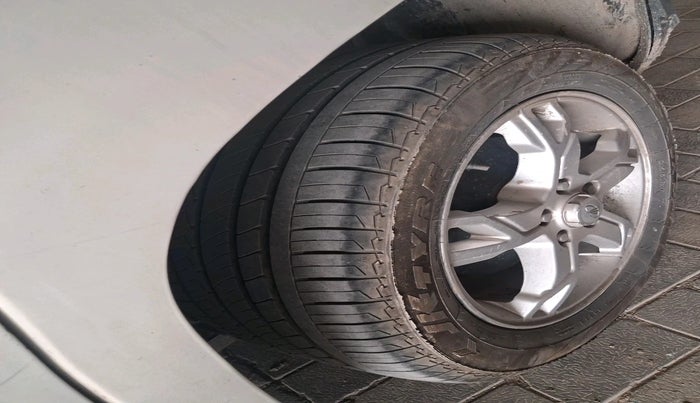 2016 Mahindra TUV300 T6 PLUS, Diesel, Manual, 2,01,516 km, tyre