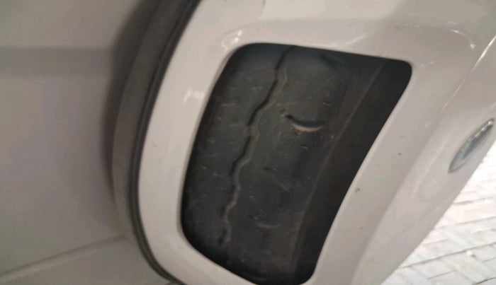 2016 Mahindra TUV300 T6 PLUS, Diesel, Manual, 2,01,516 km, tyre