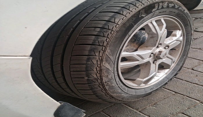 2016 Mahindra TUV300 T6 PLUS, Diesel, Manual, 2,01,516 km, tyre