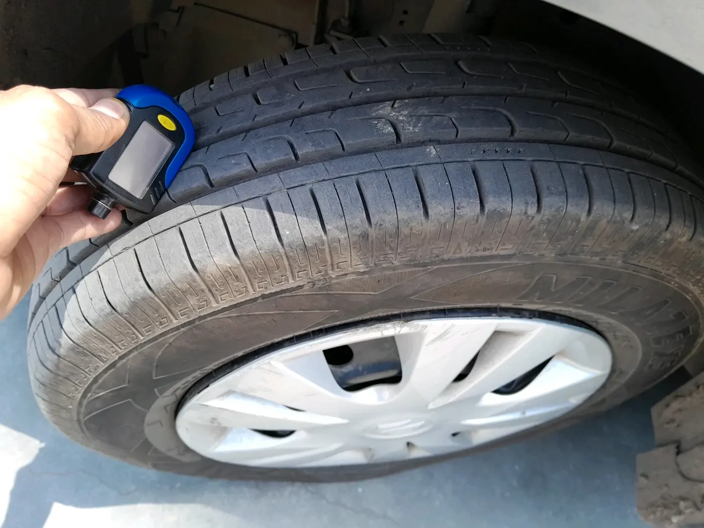 2014 Maruti Swift Dzire VDI, Diesel, Manual, 38,461 km, tyre