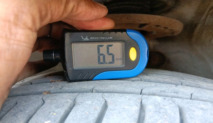 2019 Mahindra Kuv100 K2 TRIP D, Diesel, Manual, 1,00,217 km, tyre