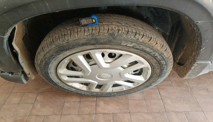 2020 Maruti Vitara Brezza LXI, Petrol, Manual, 34,751 km, tyre