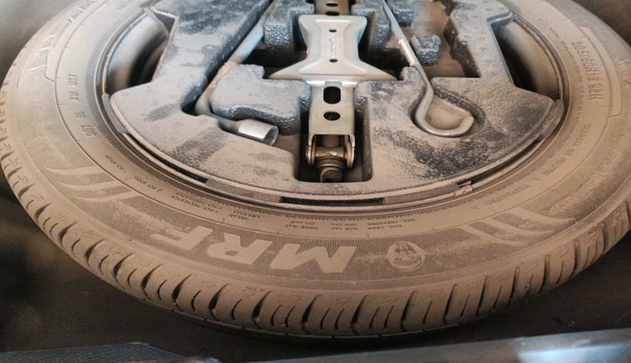 2020 Maruti Vitara Brezza LXI, Petrol, Manual, 34,751 km, tyre