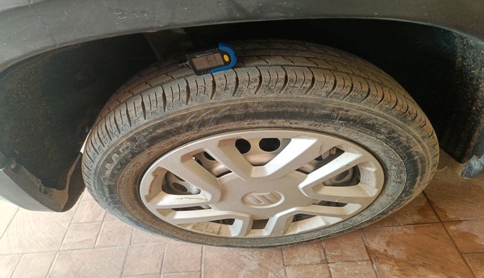 2020 Maruti Vitara Brezza LXI, Petrol, Manual, 34,751 km, tyre